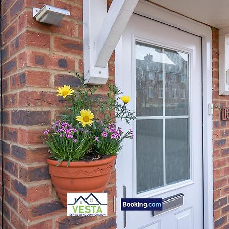 Three Bedroom Apartment By Vesta Serviced Accommodation & Short Lets Hatfield With Free Parking Exterior foto