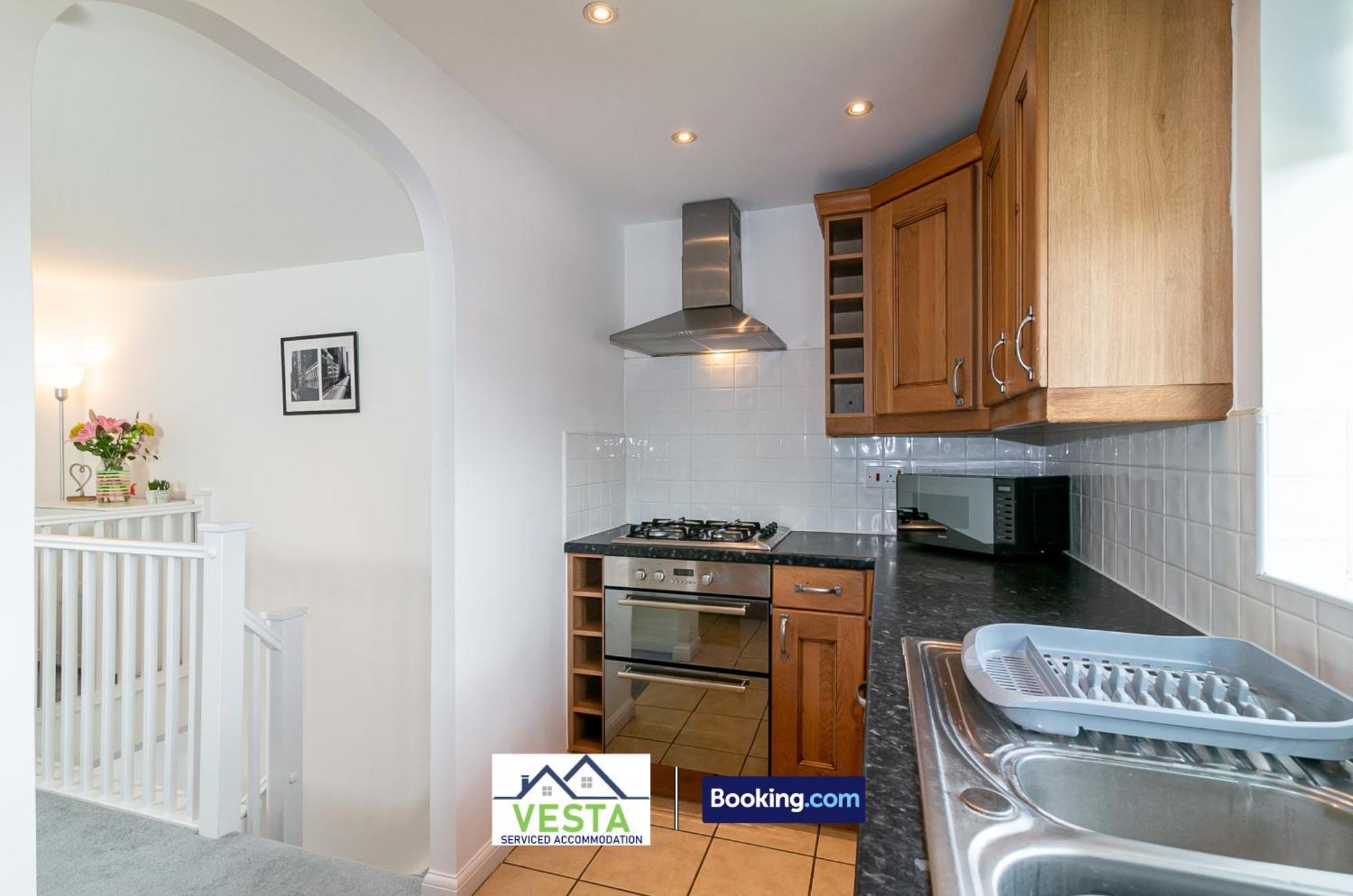 Three Bedroom Apartment By Vesta Serviced Accommodation & Short Lets Hatfield With Free Parking Exterior foto
