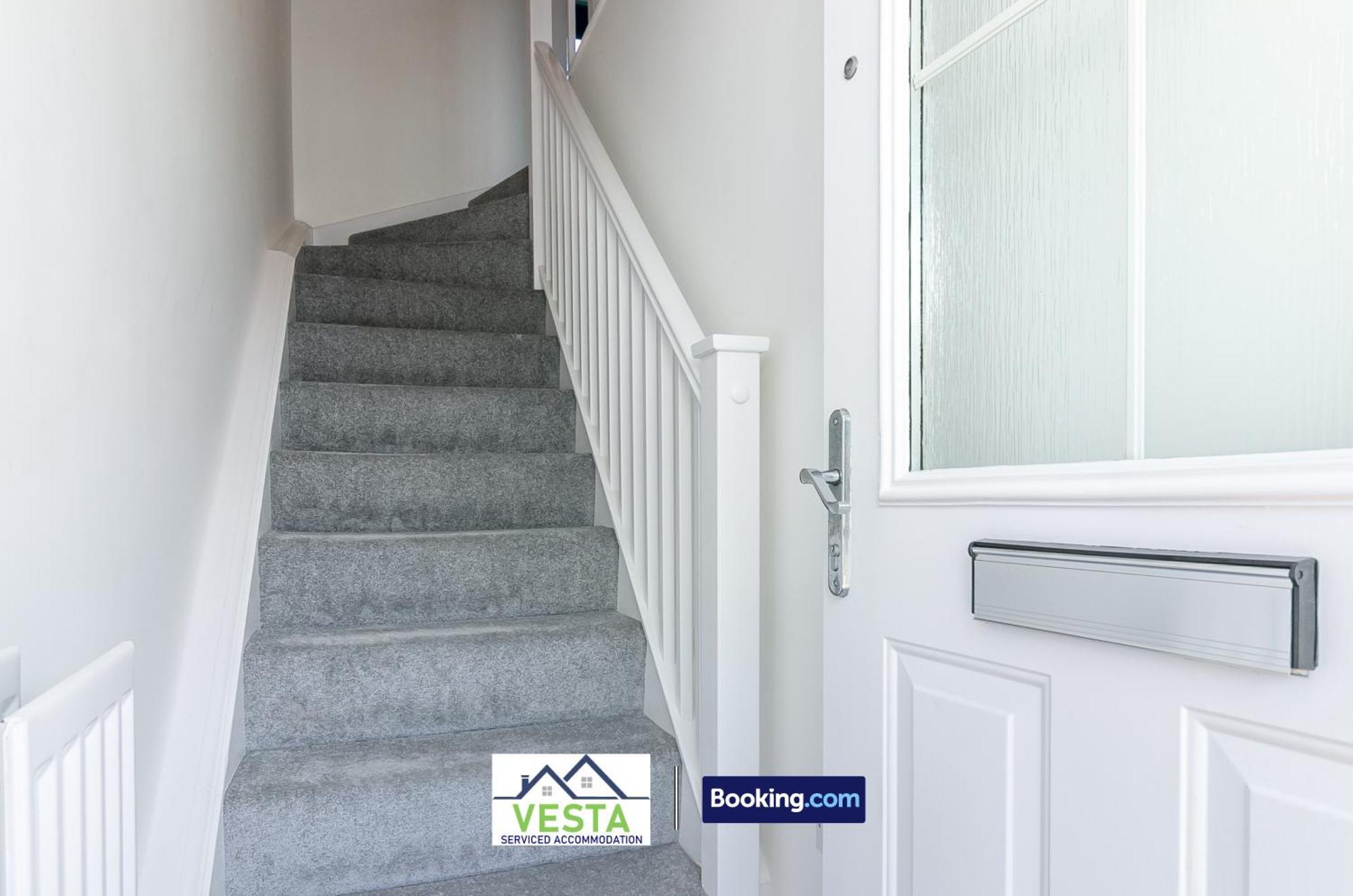 Three Bedroom Apartment By Vesta Serviced Accommodation & Short Lets Hatfield With Free Parking Exterior foto
