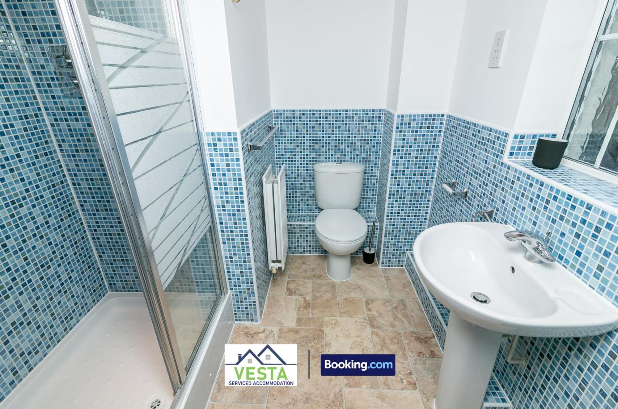 Three Bedroom Apartment By Vesta Serviced Accommodation & Short Lets Hatfield With Free Parking Exterior foto
