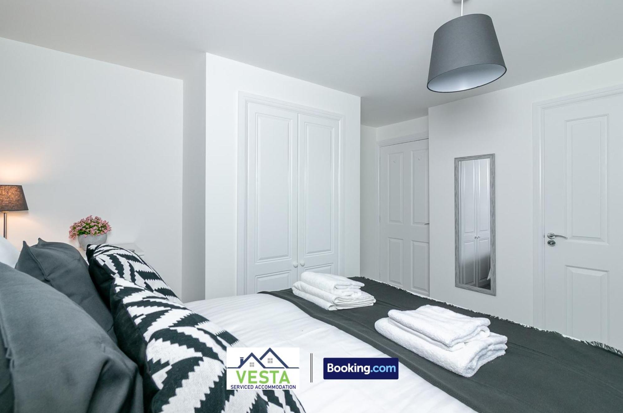 Three Bedroom Apartment By Vesta Serviced Accommodation & Short Lets Hatfield With Free Parking Exterior foto