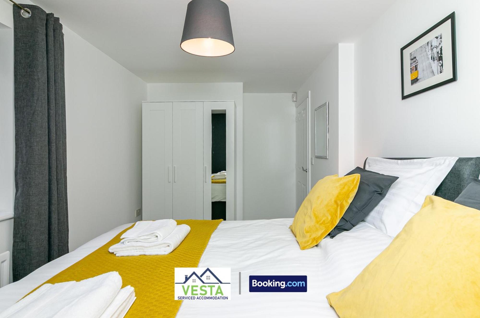 Three Bedroom Apartment By Vesta Serviced Accommodation & Short Lets Hatfield With Free Parking Exterior foto