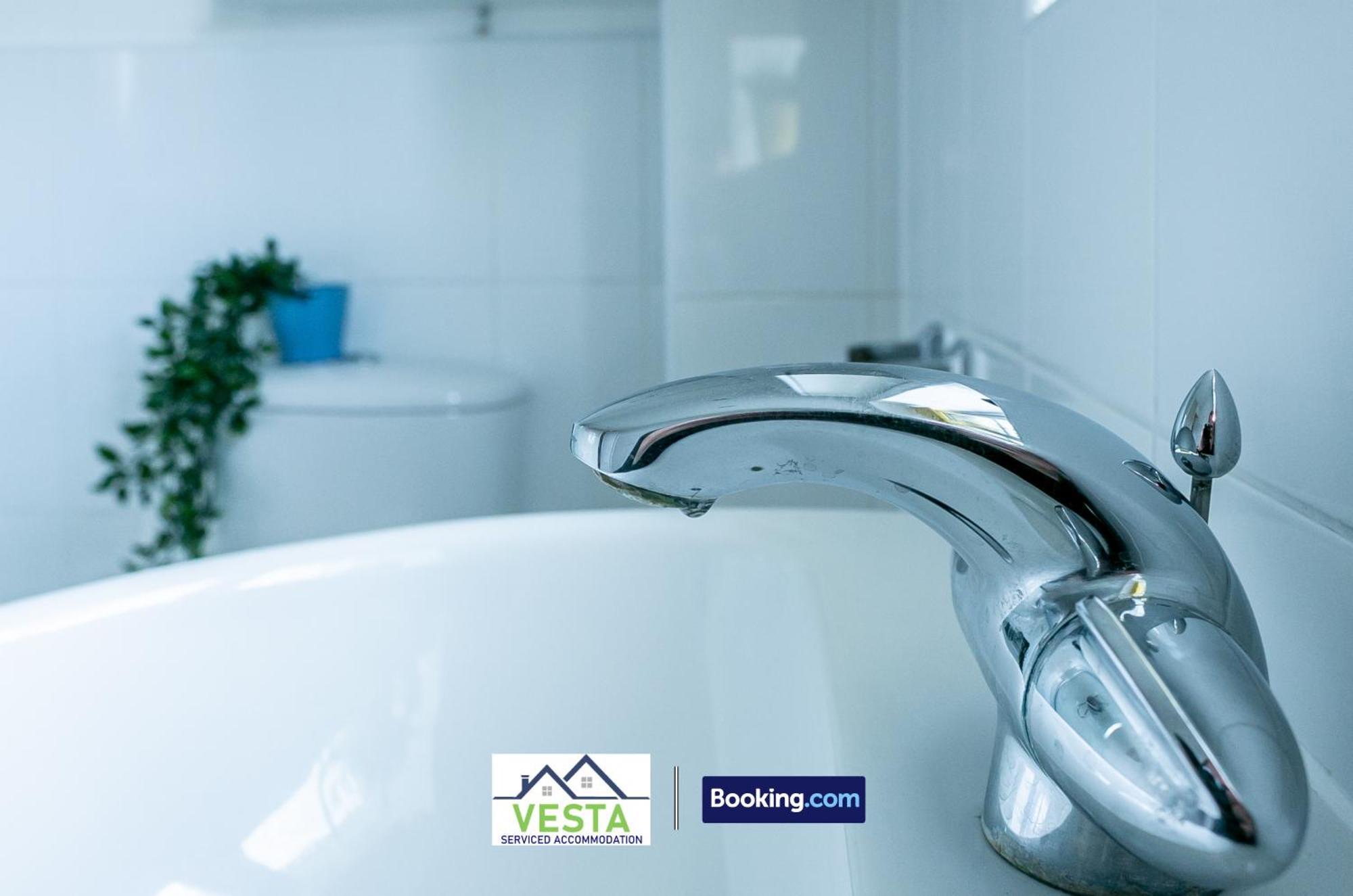 Three Bedroom Apartment By Vesta Serviced Accommodation & Short Lets Hatfield With Free Parking Exterior foto