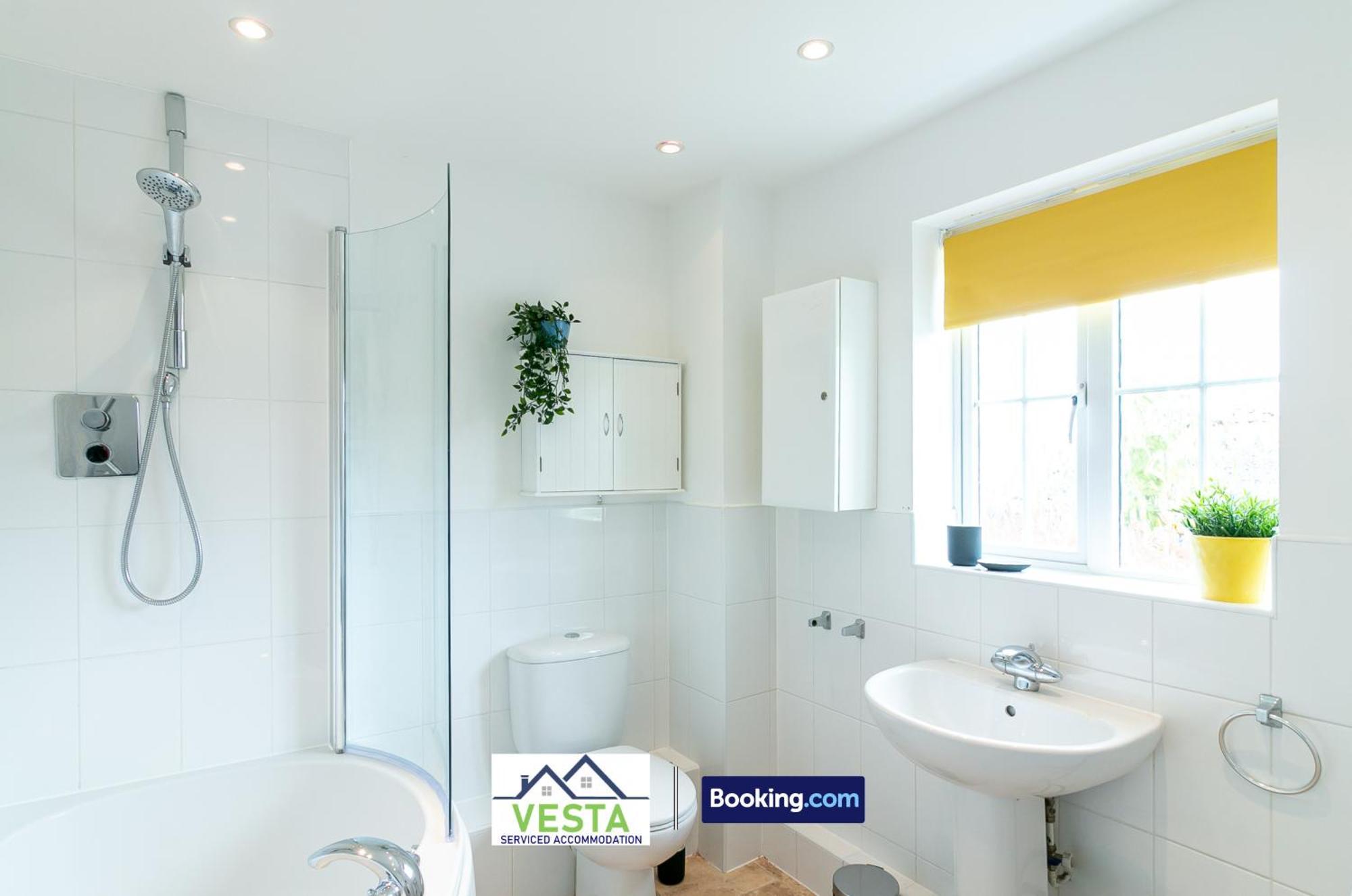 Three Bedroom Apartment By Vesta Serviced Accommodation & Short Lets Hatfield With Free Parking Exterior foto